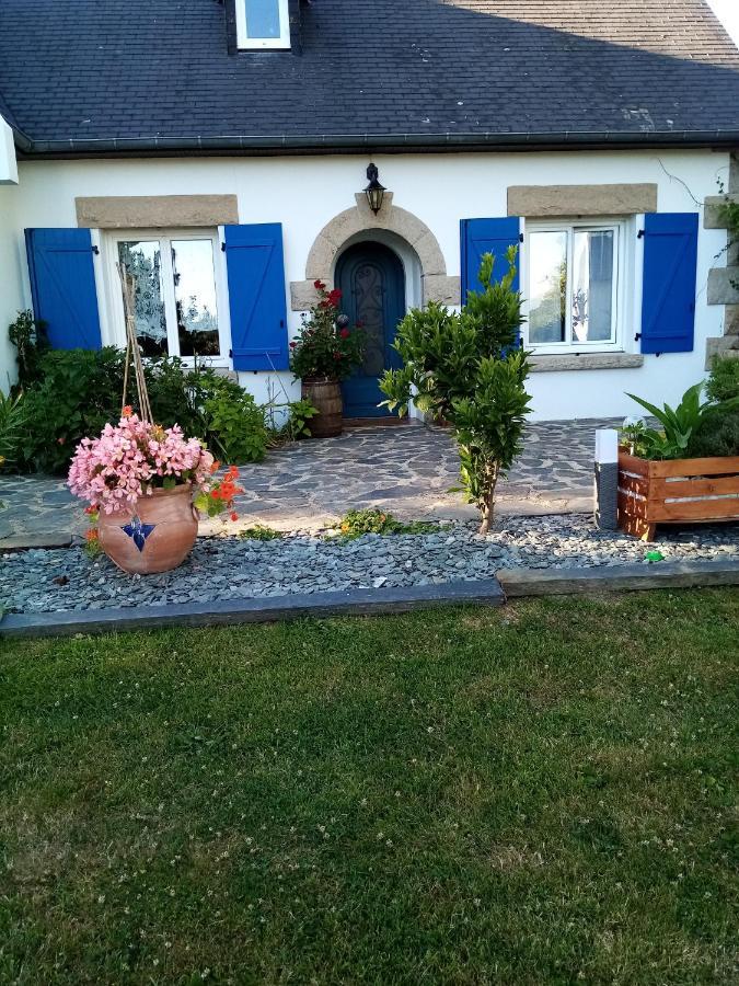 Maison Aux Volets Bleus Quévert Exterior photo